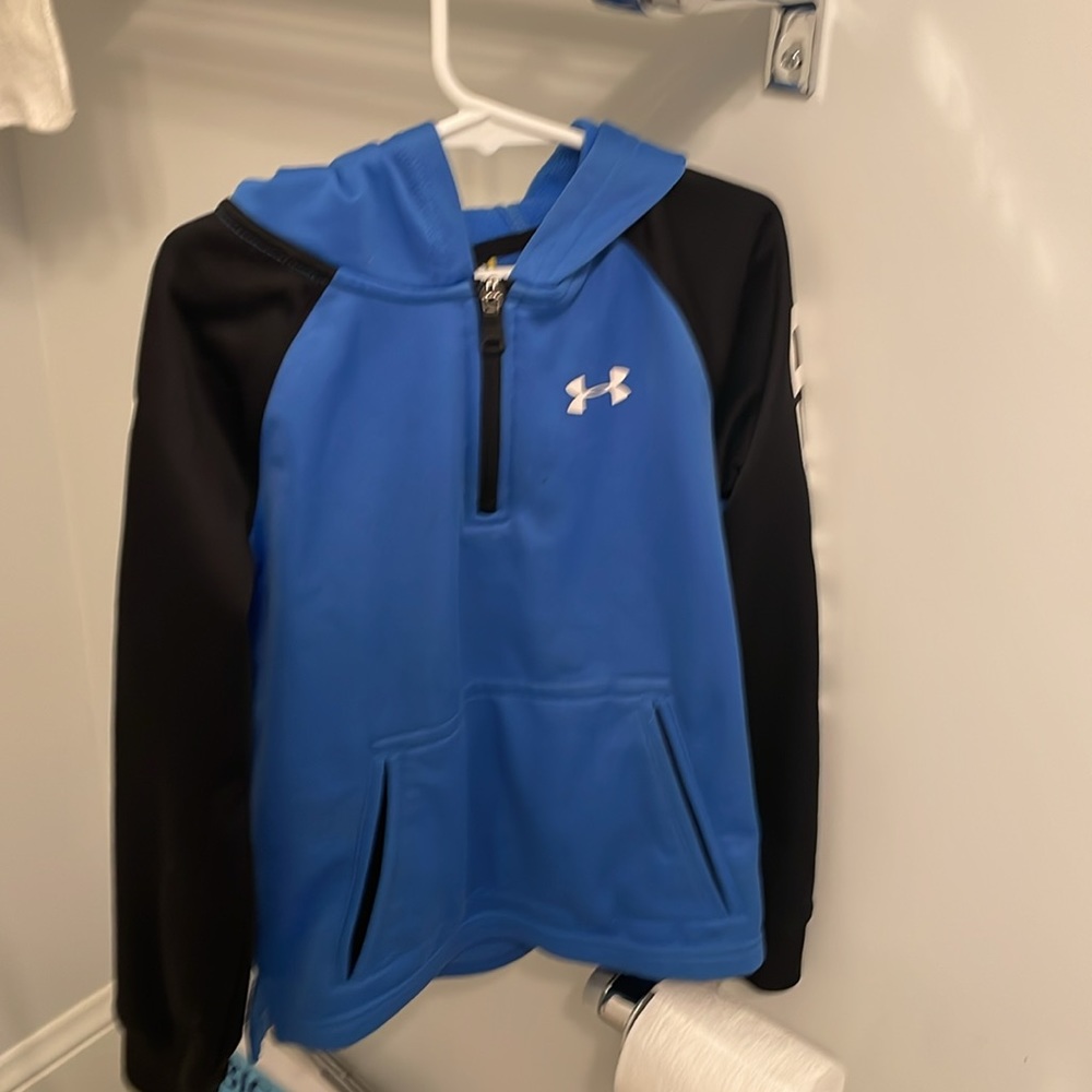 Boys Under Armour sweatshirt. Size 7